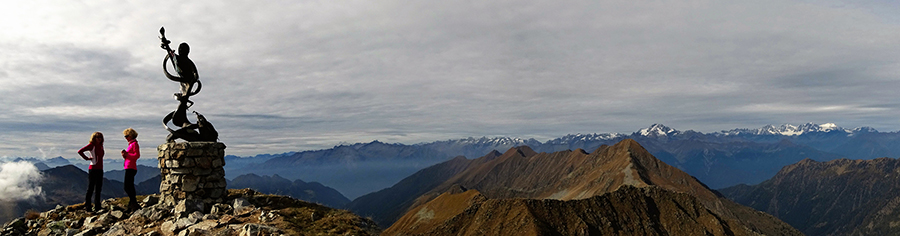 Panorama da Cima Cadelle verso la Val LUnga e le Alpi Retiche